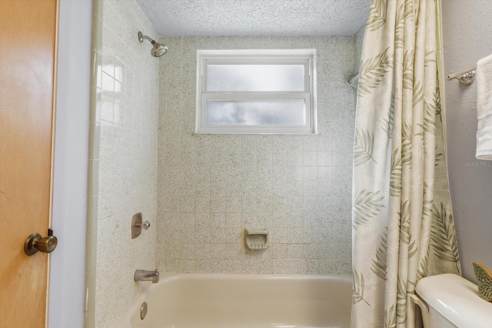Secondary Bathroom - 11129 W CEDAR LAKE DR, CRYSTAL RIVER