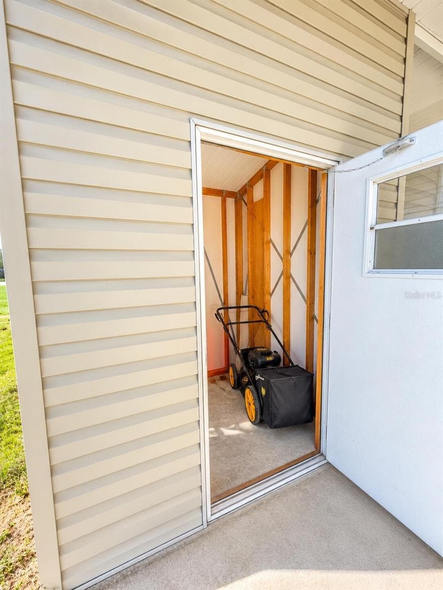 Manufactured Home at 715 SKYVIEW, DAVENPORT, photo 6 of 51