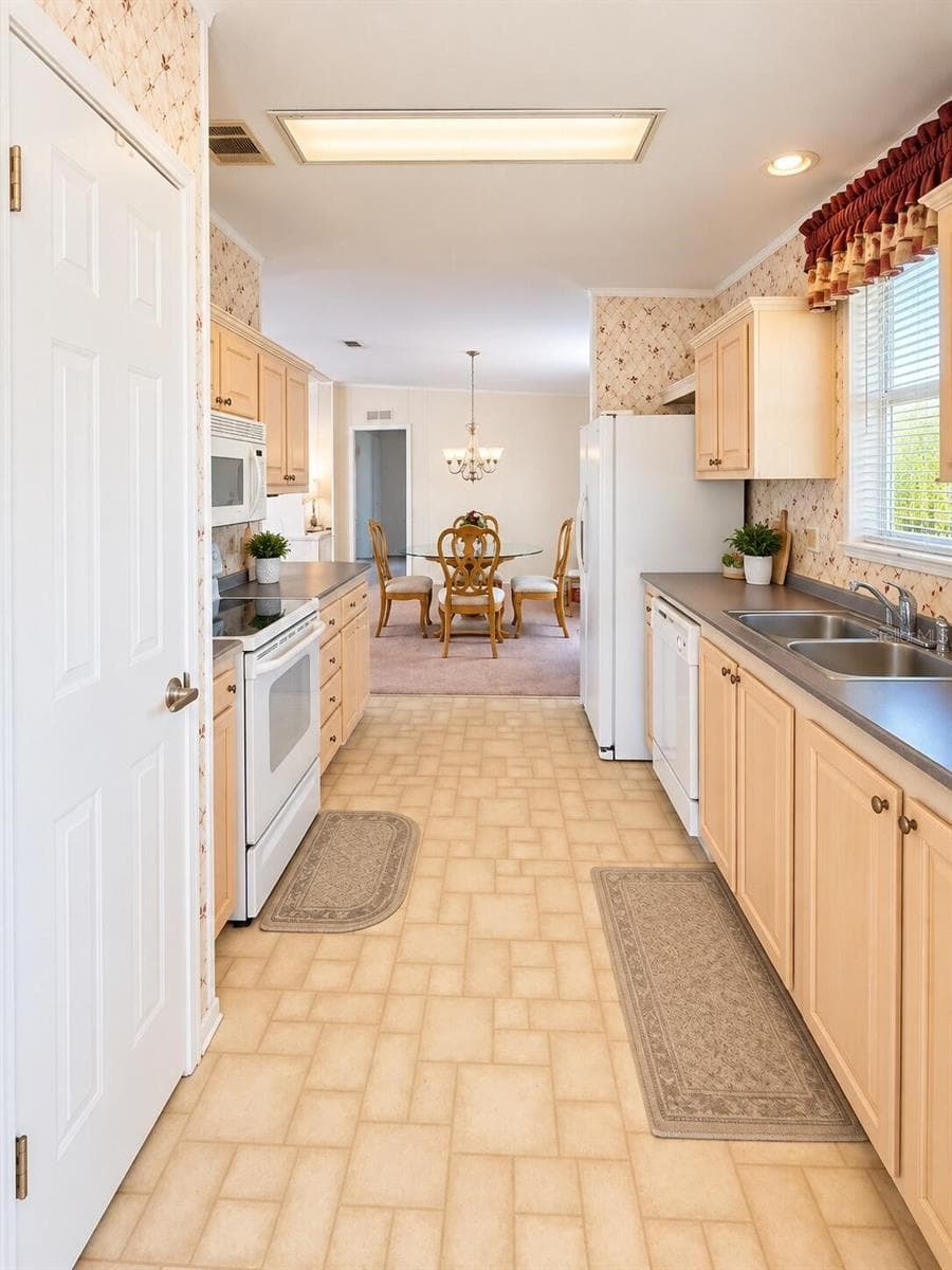 Manufactured Home at 715 SKYVIEW, DAVENPORT, photo 13 of 51