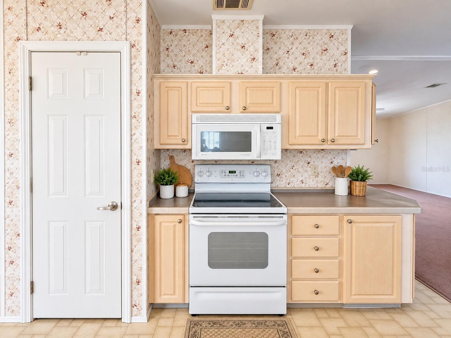Manufactured Home at 715 SKYVIEW, DAVENPORT, photo 15 of 51