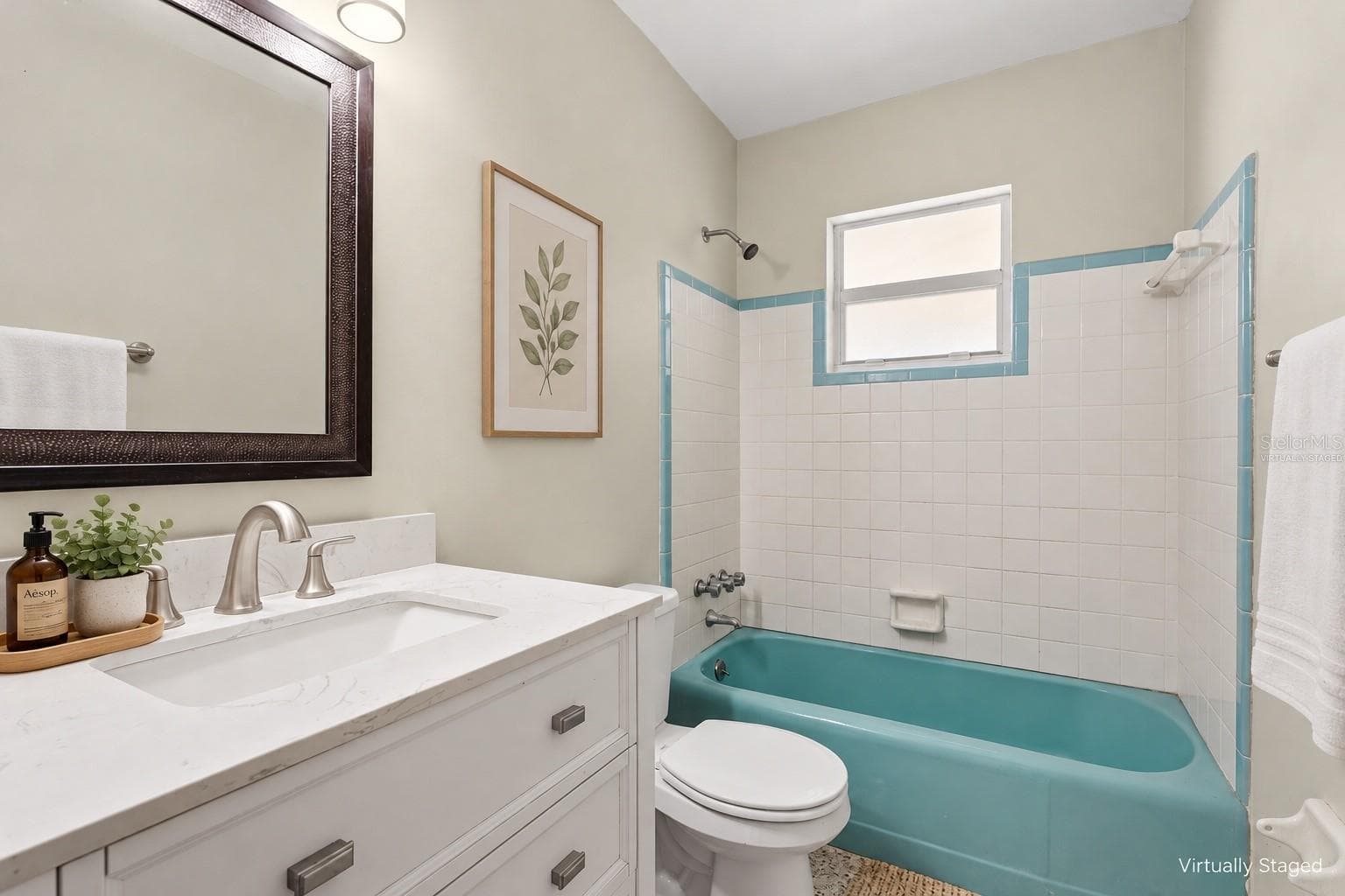 Virtually Staged - 2815 BAY DR, BRADENTON