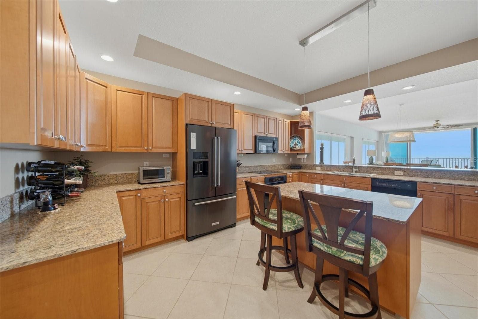 Lots of room for entertaining - 19600 GULF BLVD #301, INDIAN SHORES