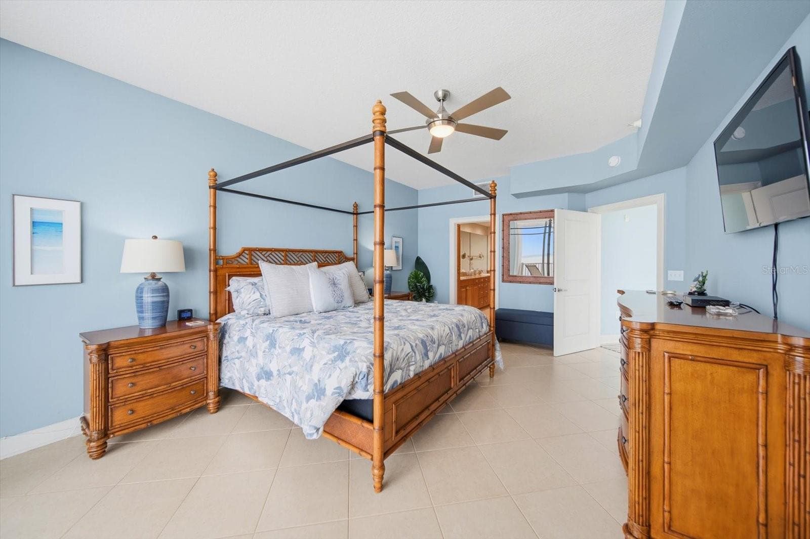 Primary with ensuite bathroom and walk in closet - 19600 GULF BLVD #301, INDIAN SHORES