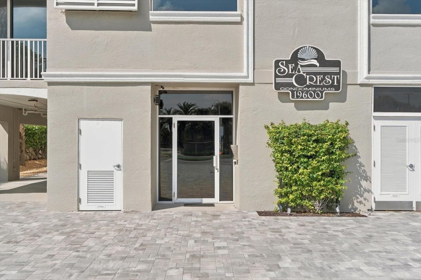 Front Entrance - 19600 GULF BLVD #301, INDIAN SHORES
