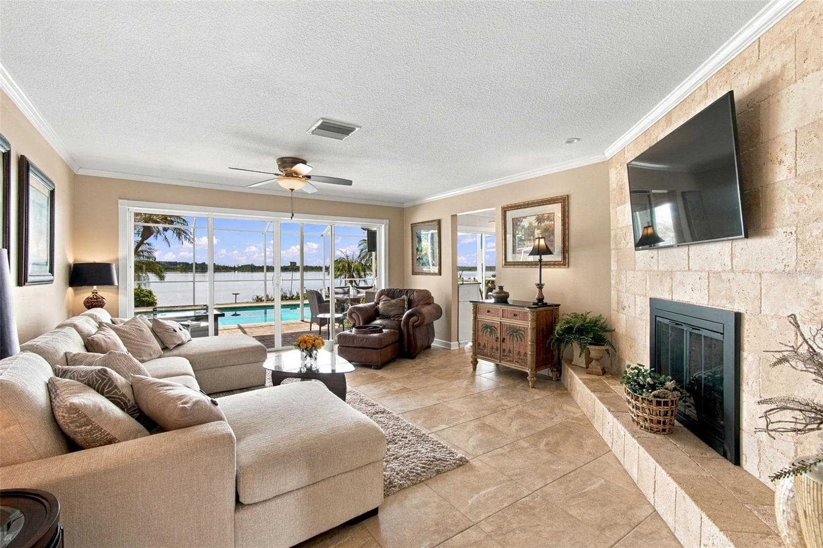 Lakeview family room - Panoramic lake views - 1921 MANOR CIR SE, WINTER HAVEN