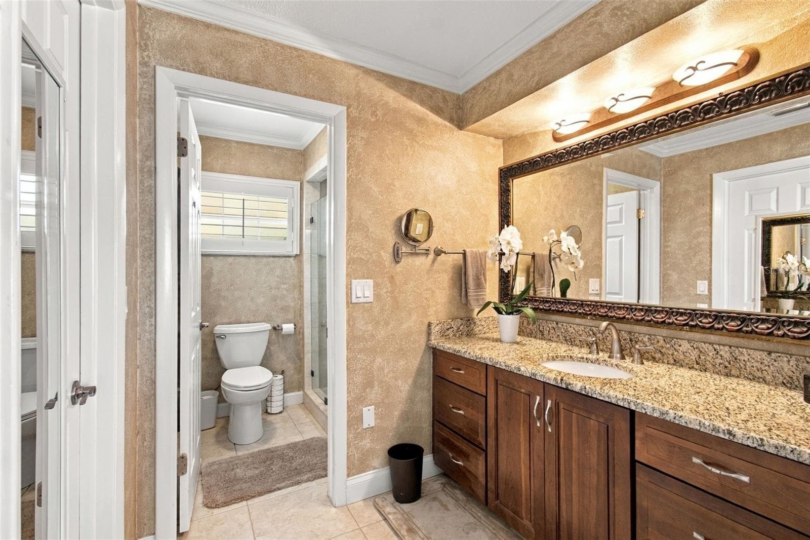 Primary bathroom - Granite countertops, double sink vanity, large custom closet - 1921 MANOR CIR SE, WINTER HAVEN