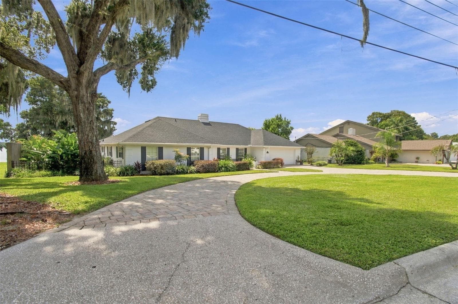 Front exterior - circle drive - 1921 MANOR CIR SE, WINTER HAVEN