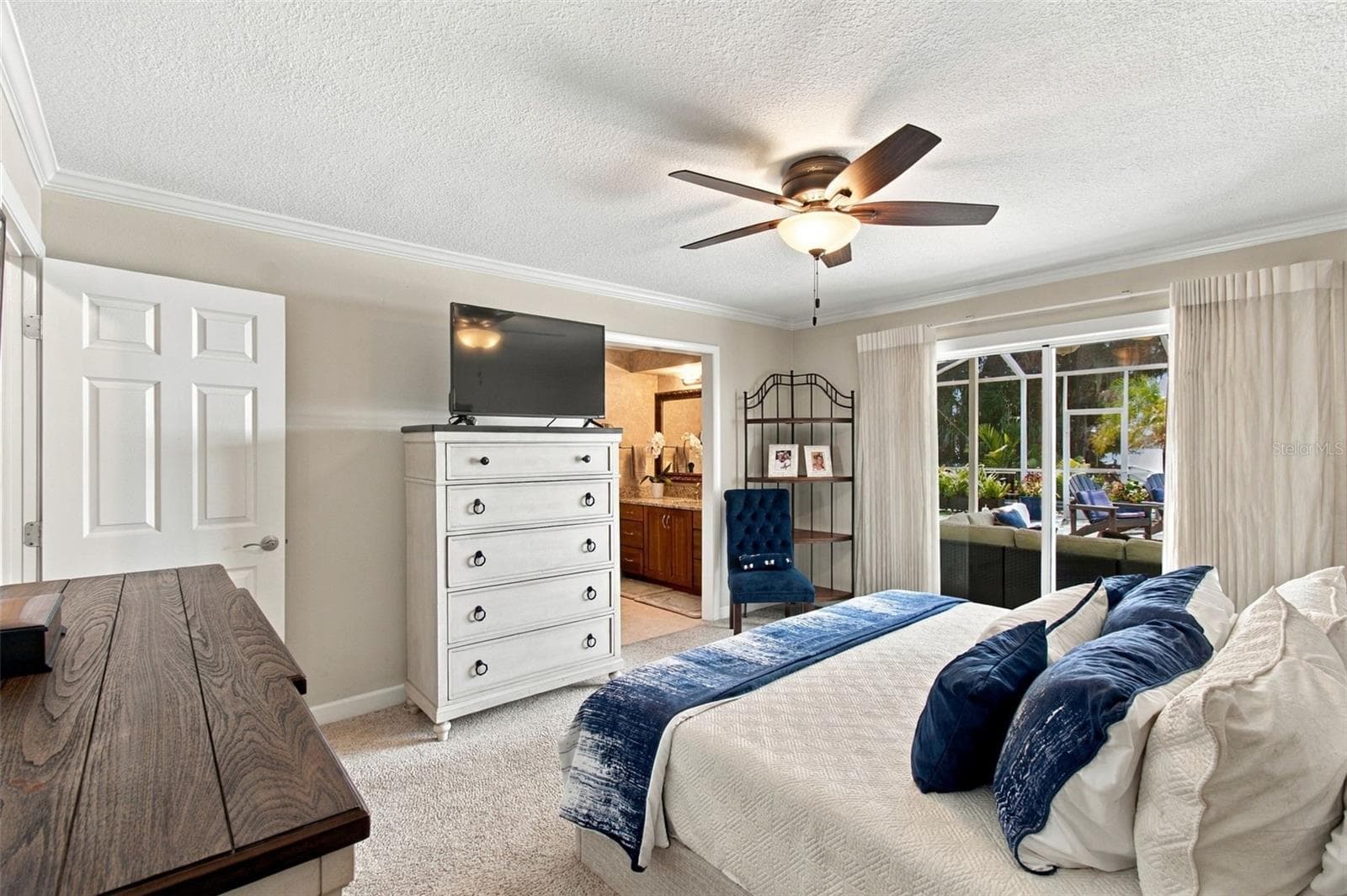 Master bedroom - 1921 MANOR CIR SE, WINTER HAVEN
