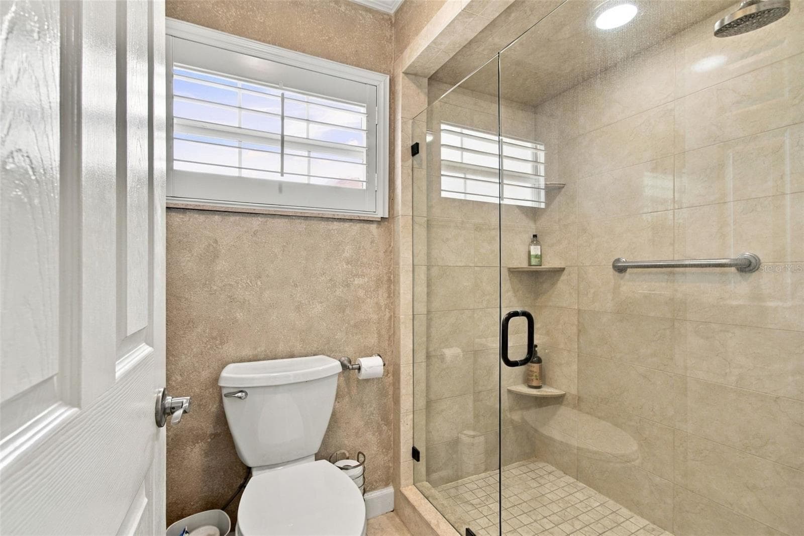 Master bathroom - 1921 MANOR CIR SE, WINTER HAVEN