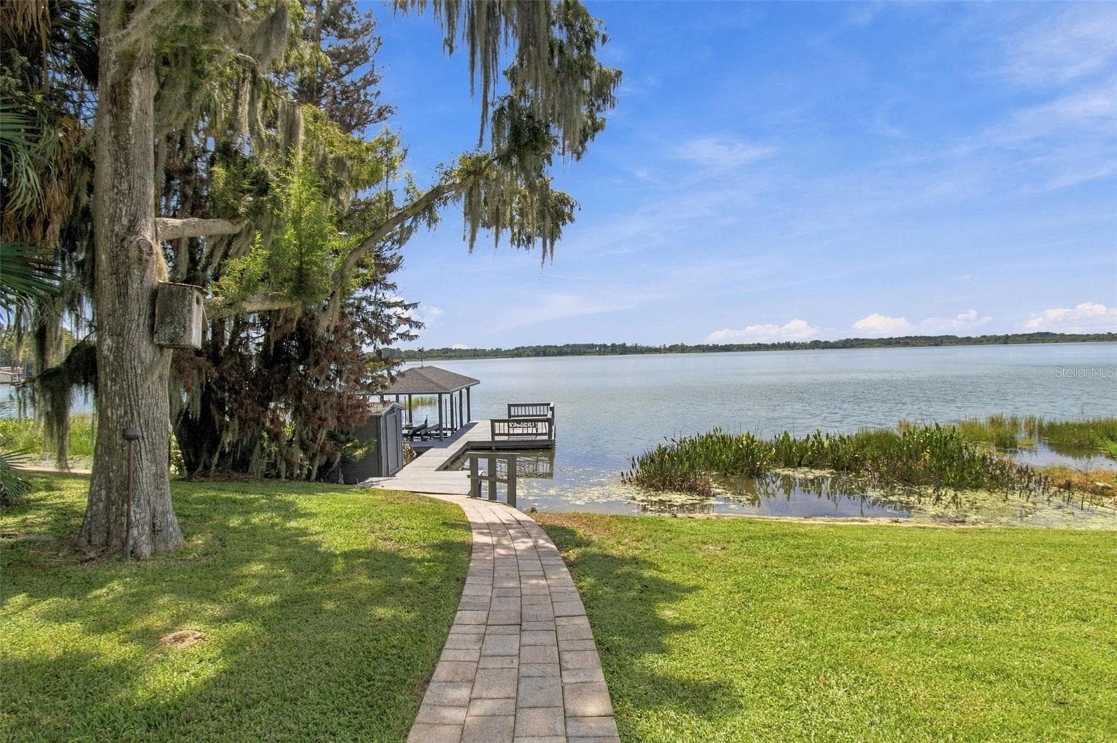 Mature landscape, brick paved walkway - 1921 MANOR CIR SE, WINTER HAVEN