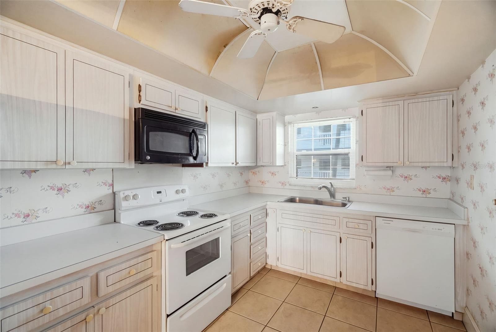 Condominium at 131 BLUFF VIEW DR #107, BELLEAIR BLUFFS, photo 6 of 27