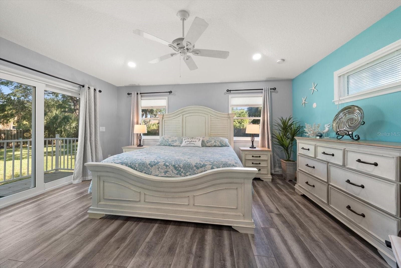 Owners suite with backyard access - 2534 BAYSIDE DR S, ST PETERSBURG
