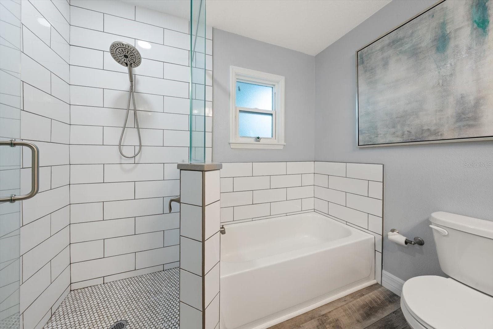 Tub with separate walk-in shower - 2534 BAYSIDE DR S, ST PETERSBURG