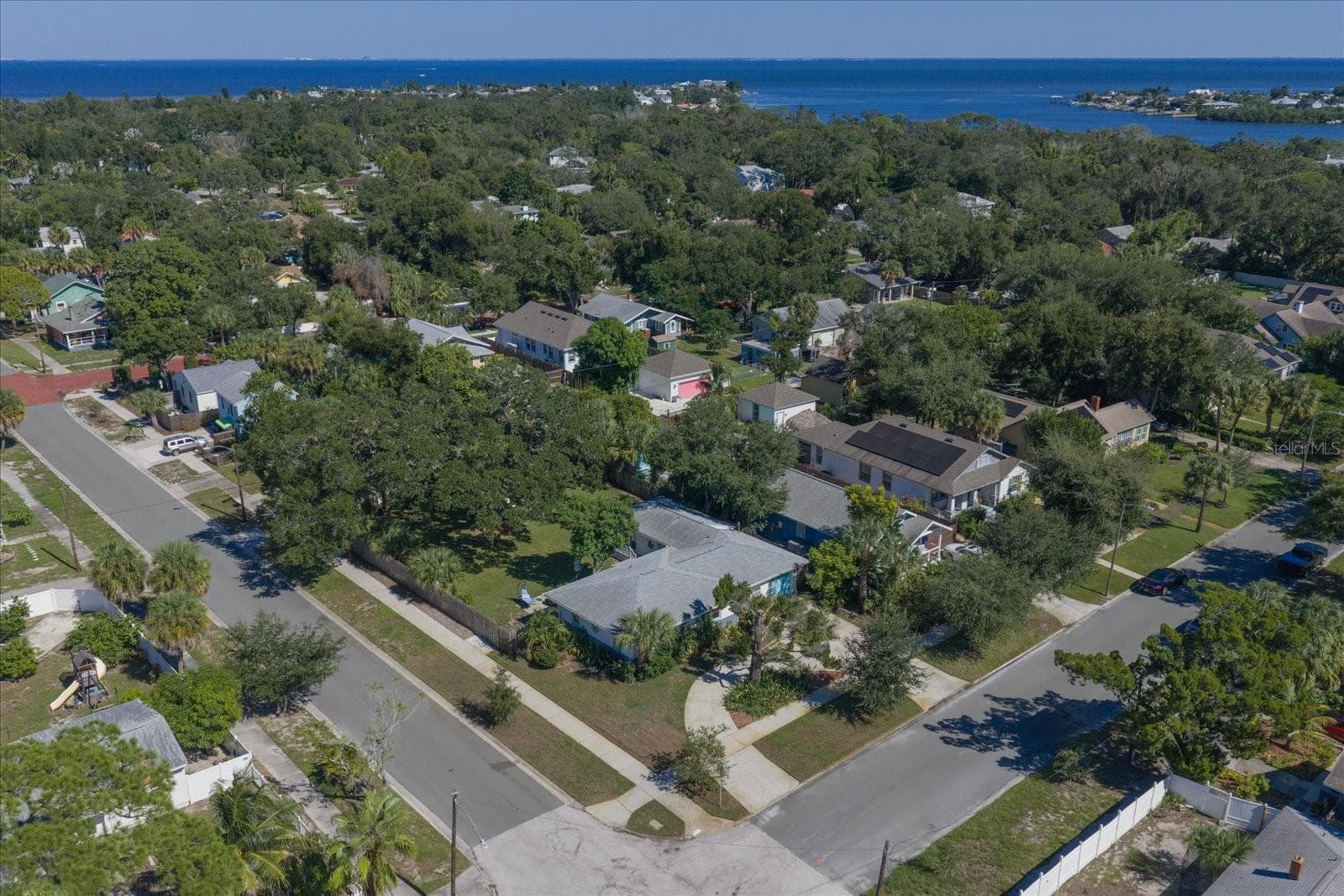 Single Family Residence at 2534 BAYSIDE DR S, ST PETERSBURG, photo 40 of 45