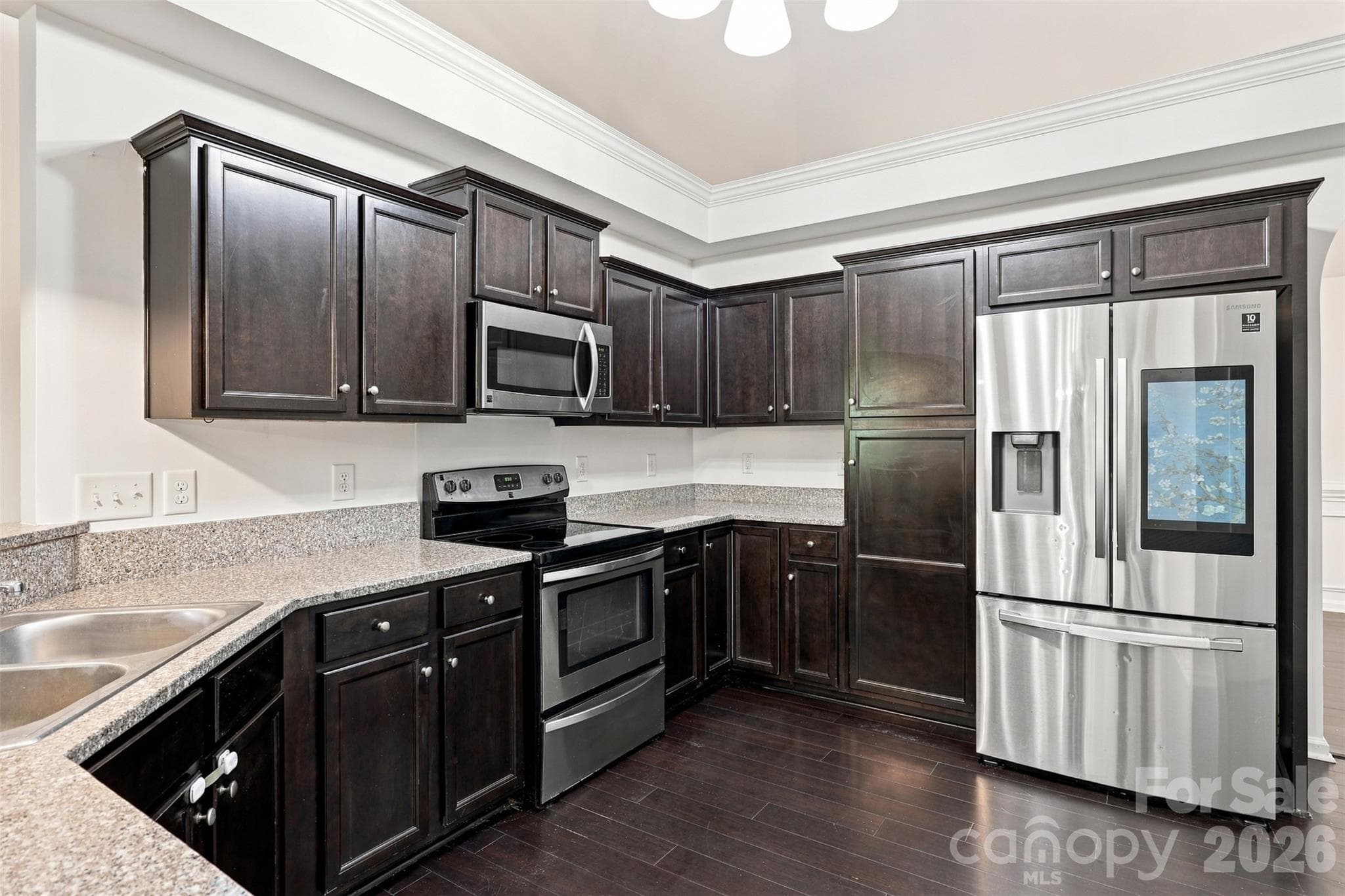 Kitchin with granite countertops, vaulted ceiling and dark walnut cabinets - 123 Sherham Way, Rock Hill