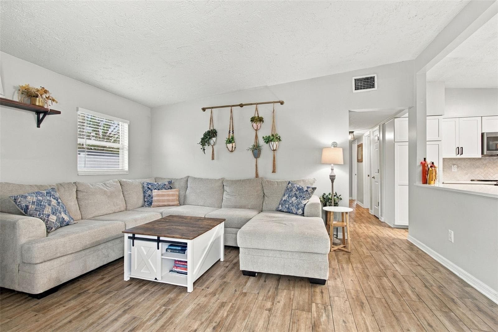 Living Room - 3306 NAKORA DR, TAMPA