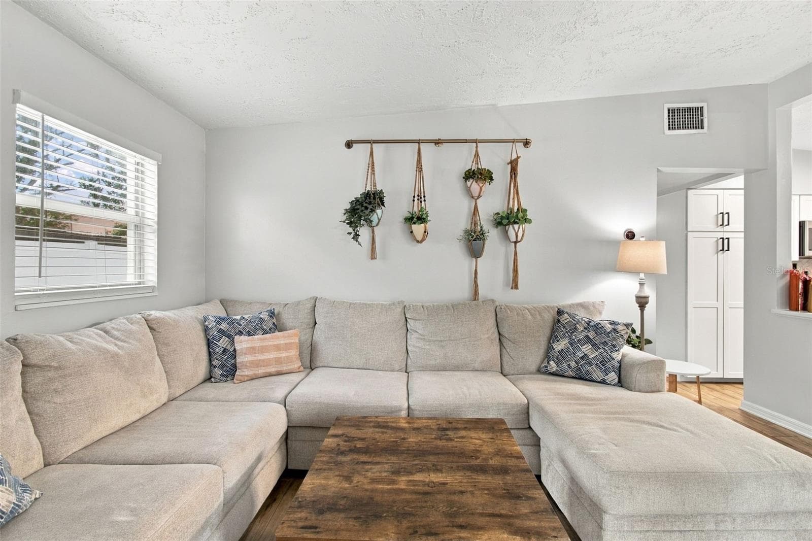 Living Room - 3306 NAKORA DR, TAMPA