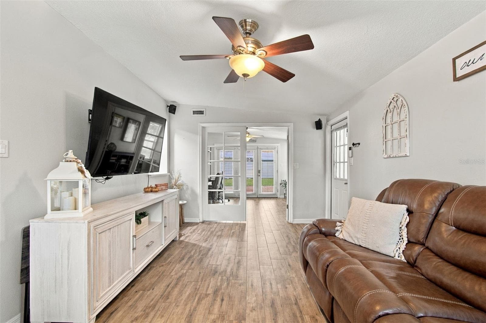Family Room - 3306 NAKORA DR, TAMPA