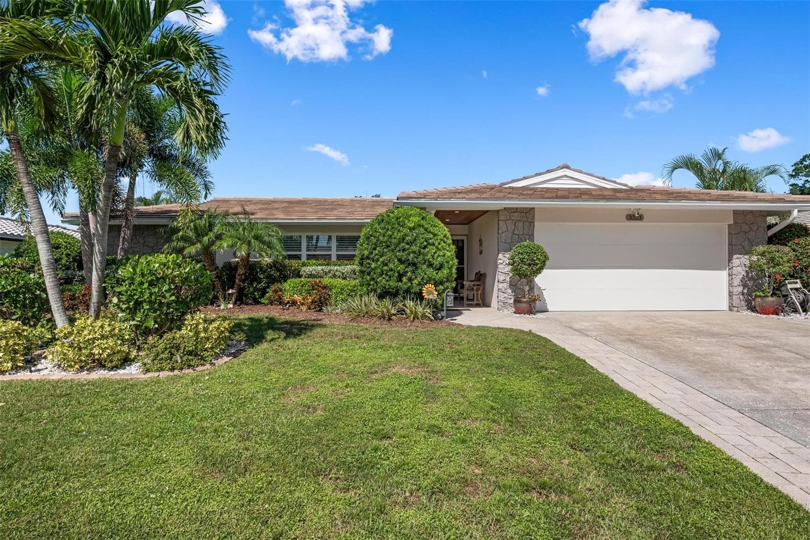 Single Family Residence at 3323 SPRING MILL CIR, SARASOTA, photo 2 of 44