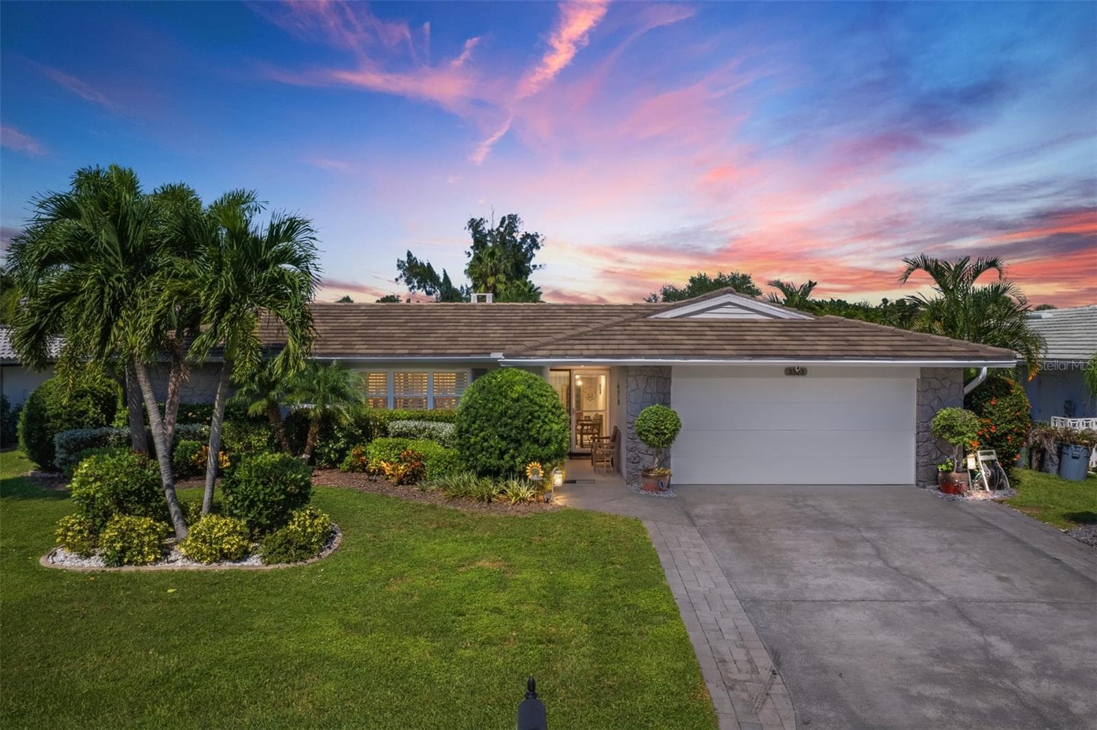 Single Family Residence at 3323 SPRING MILL CIR, SARASOTA, photo 4 of 44