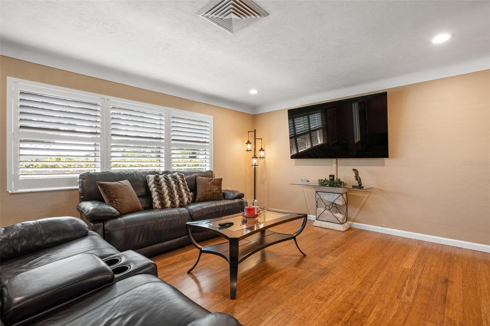 Single Family Residence at 3323 SPRING MILL CIR, SARASOTA, photo 7 of 44