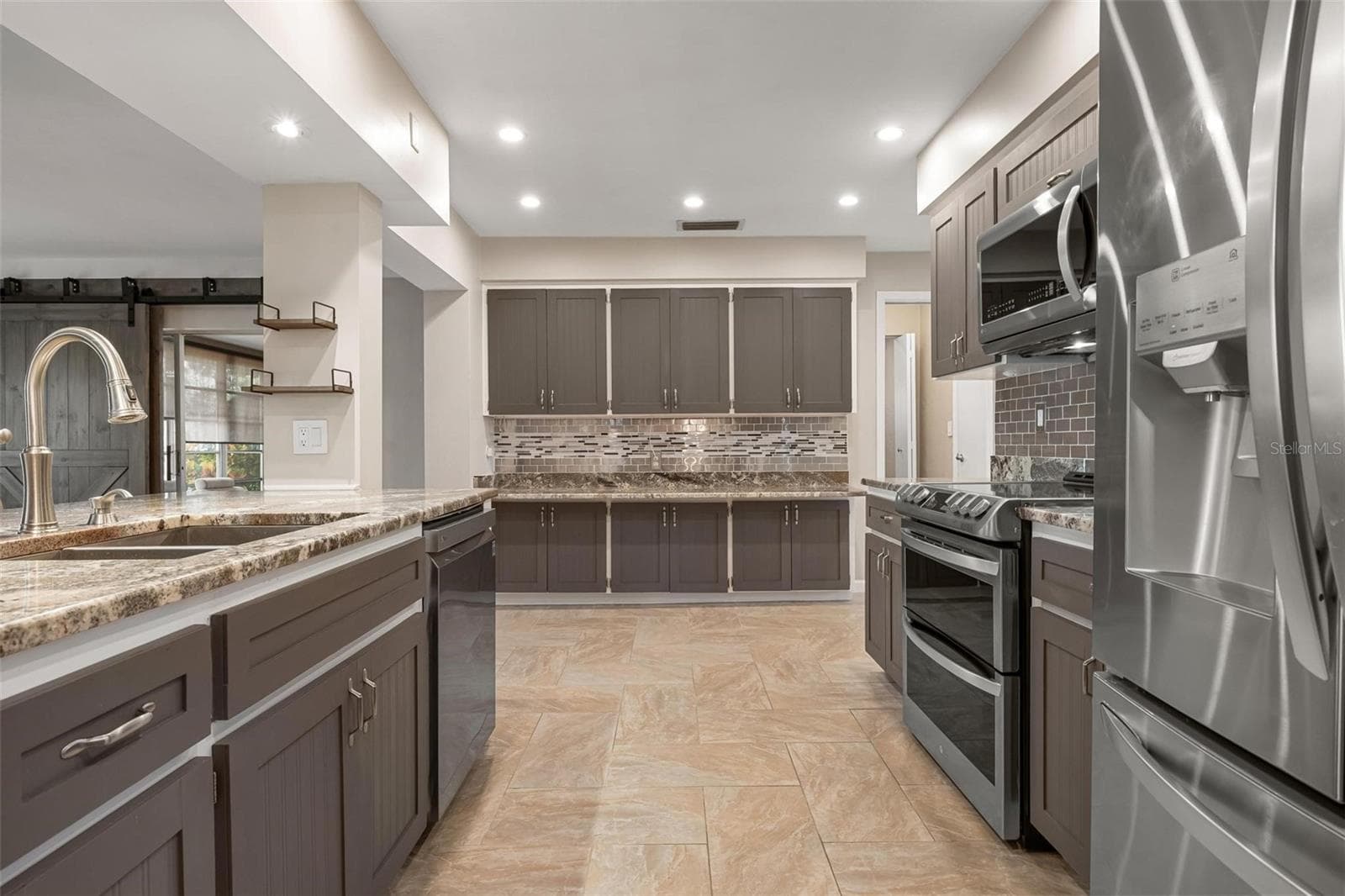 Single Family Residence at 3323 SPRING MILL CIR, SARASOTA, photo 13 of 44