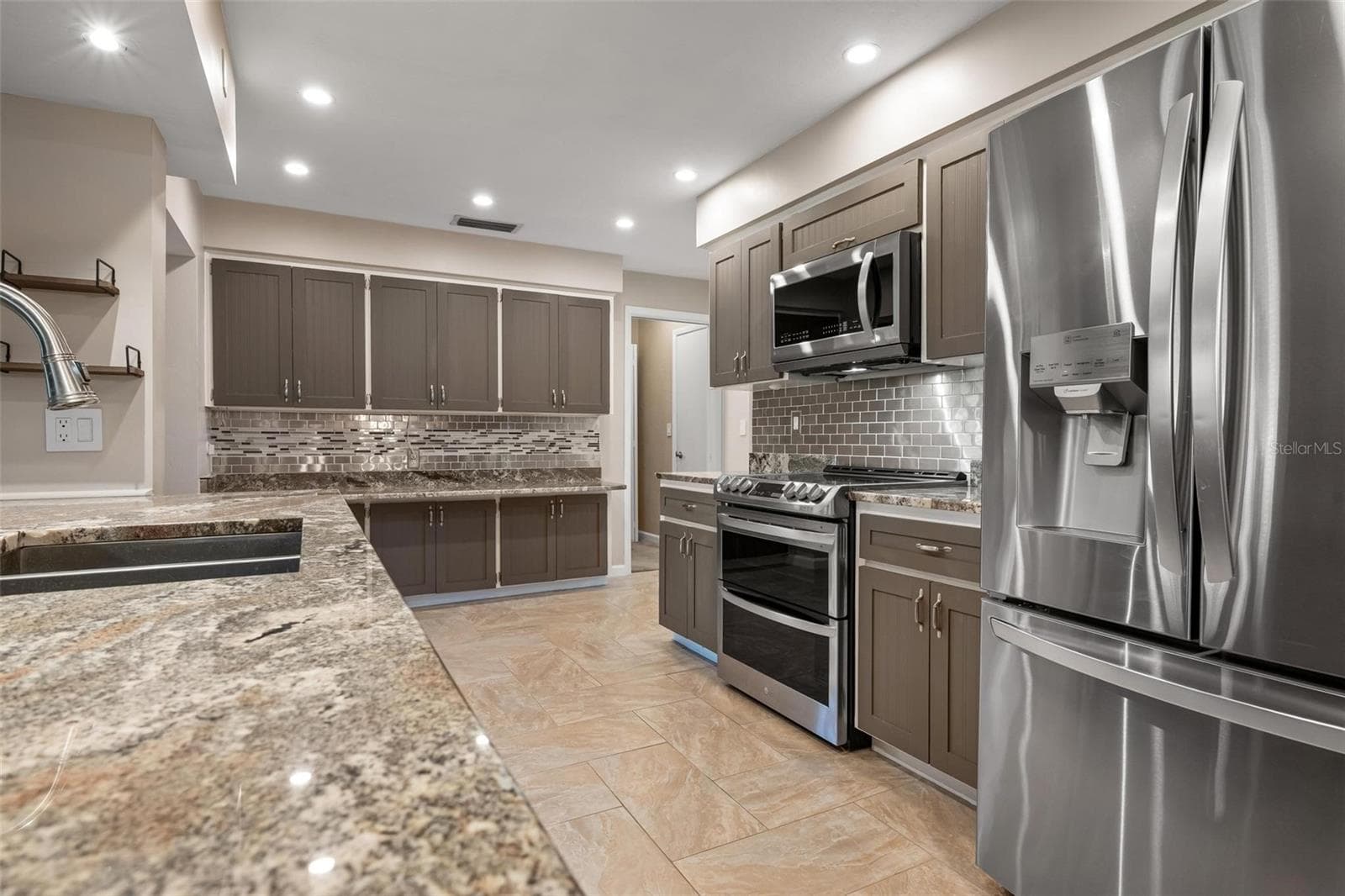 Single Family Residence at 3323 SPRING MILL CIR, SARASOTA, photo 14 of 44