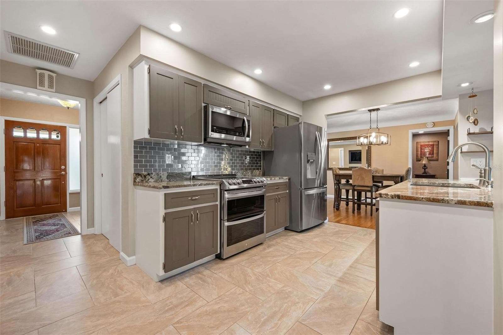 Single Family Residence at 3323 SPRING MILL CIR, SARASOTA, photo 15 of 44