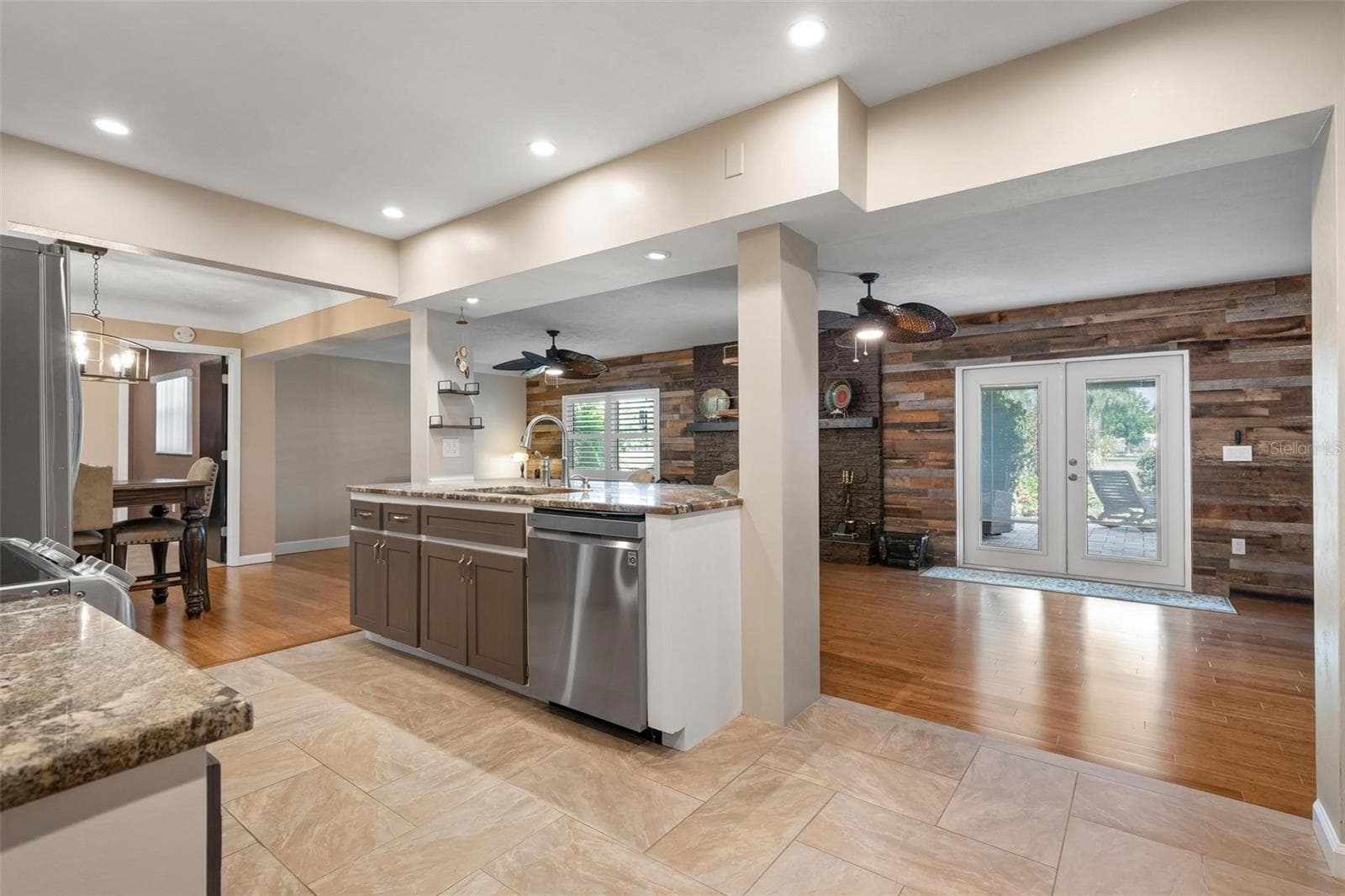 Single Family Residence at 3323 SPRING MILL CIR, SARASOTA, photo 17 of 44