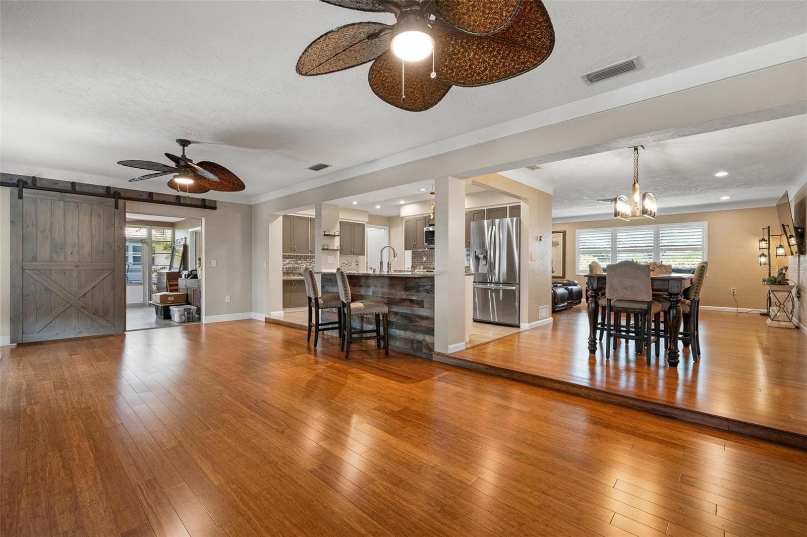 Single Family Residence at 3323 SPRING MILL CIR, SARASOTA, photo 19 of 44