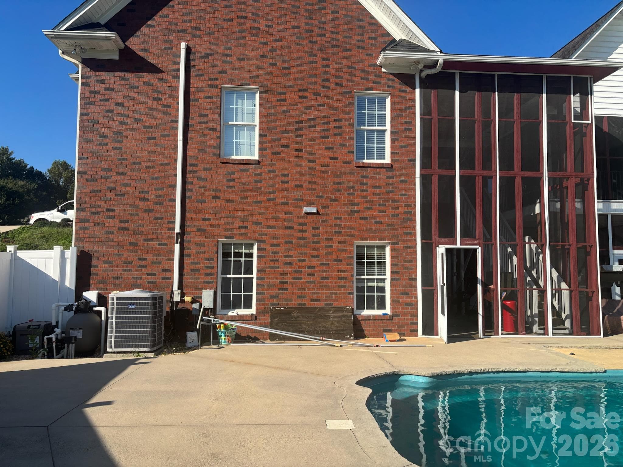 Single Family Residence at 122 Upper Oak Drive, Statesville, photo 2 of 48