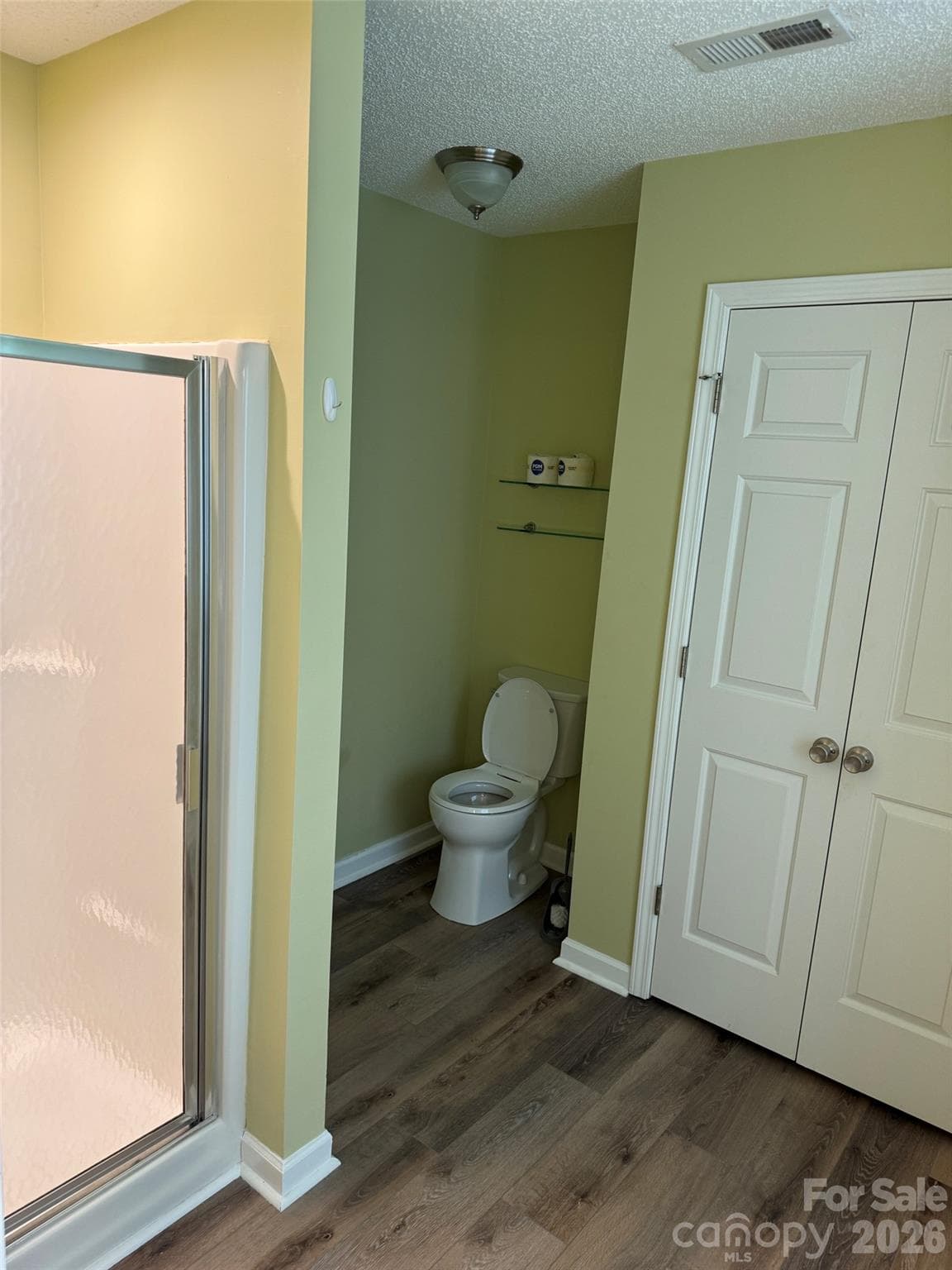 Single Family Residence at 204 Silver Birch Lane, Mount Holly, photo 11 of 17