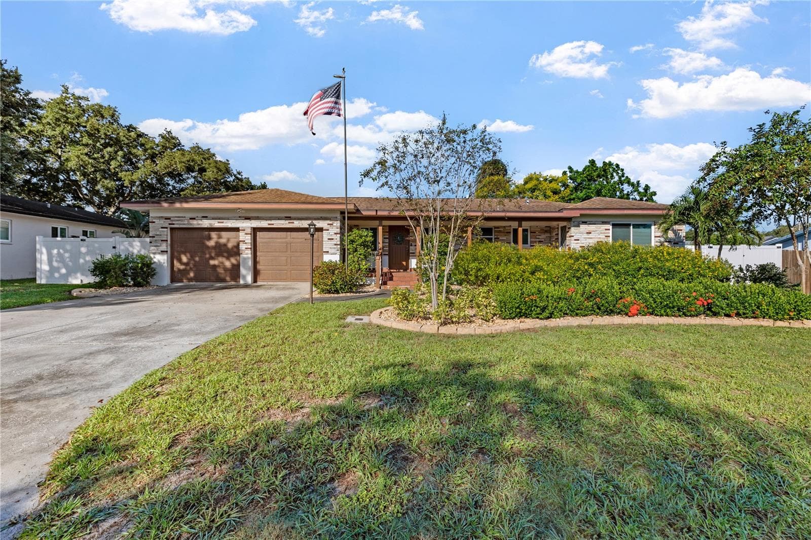 1324 WHITACRE DR