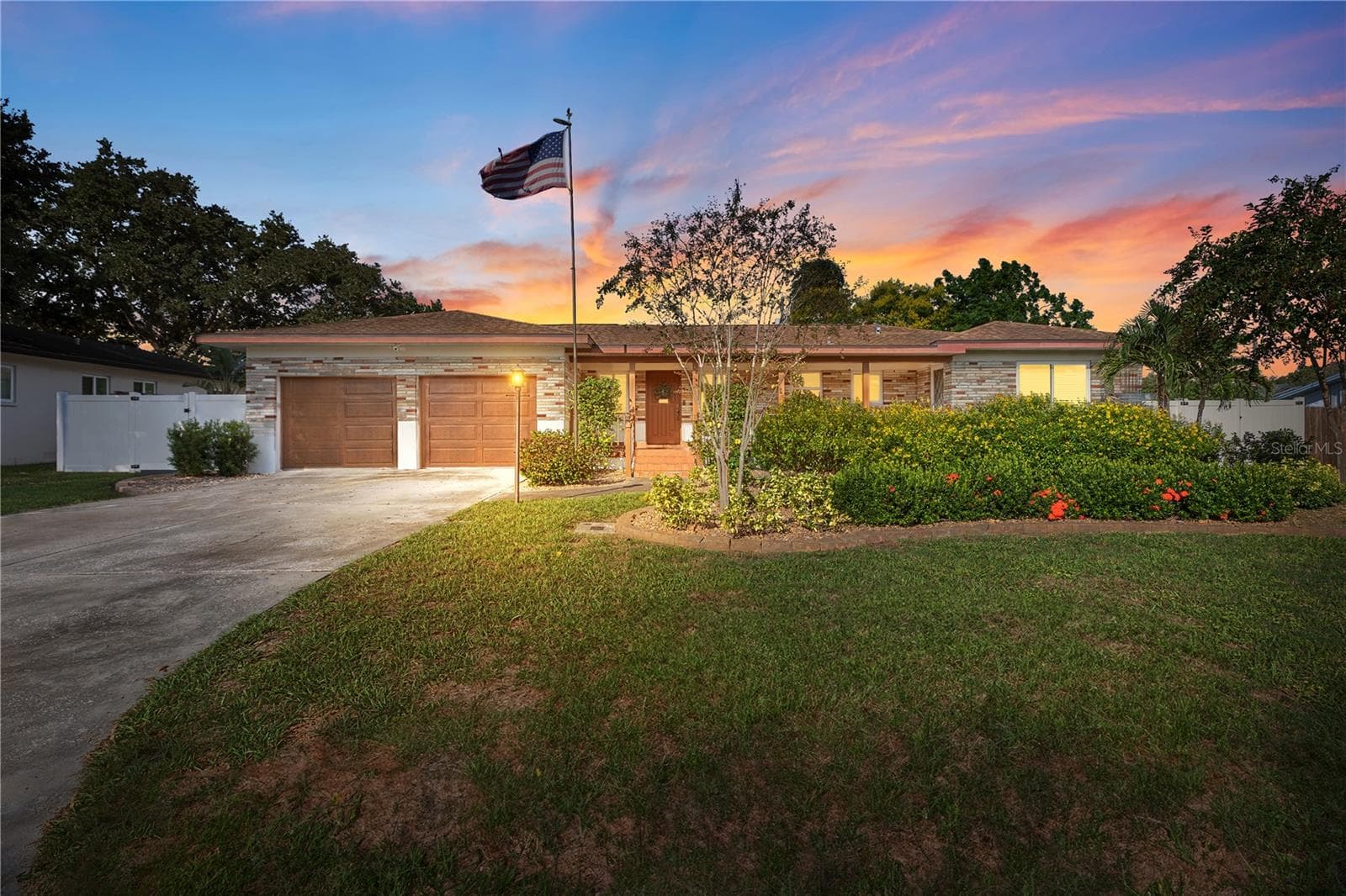 Single Family Residence at 1324 WHITACRE DR, CLEARWATER, photo 3 of 41
