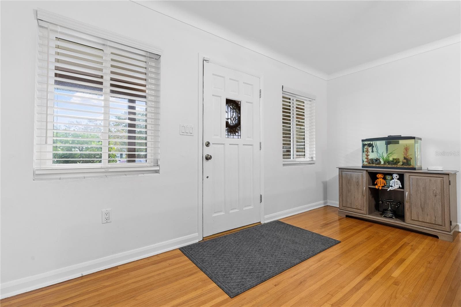Front Door Entryway in living room - 1324 WHITACRE DR, CLEARWATER