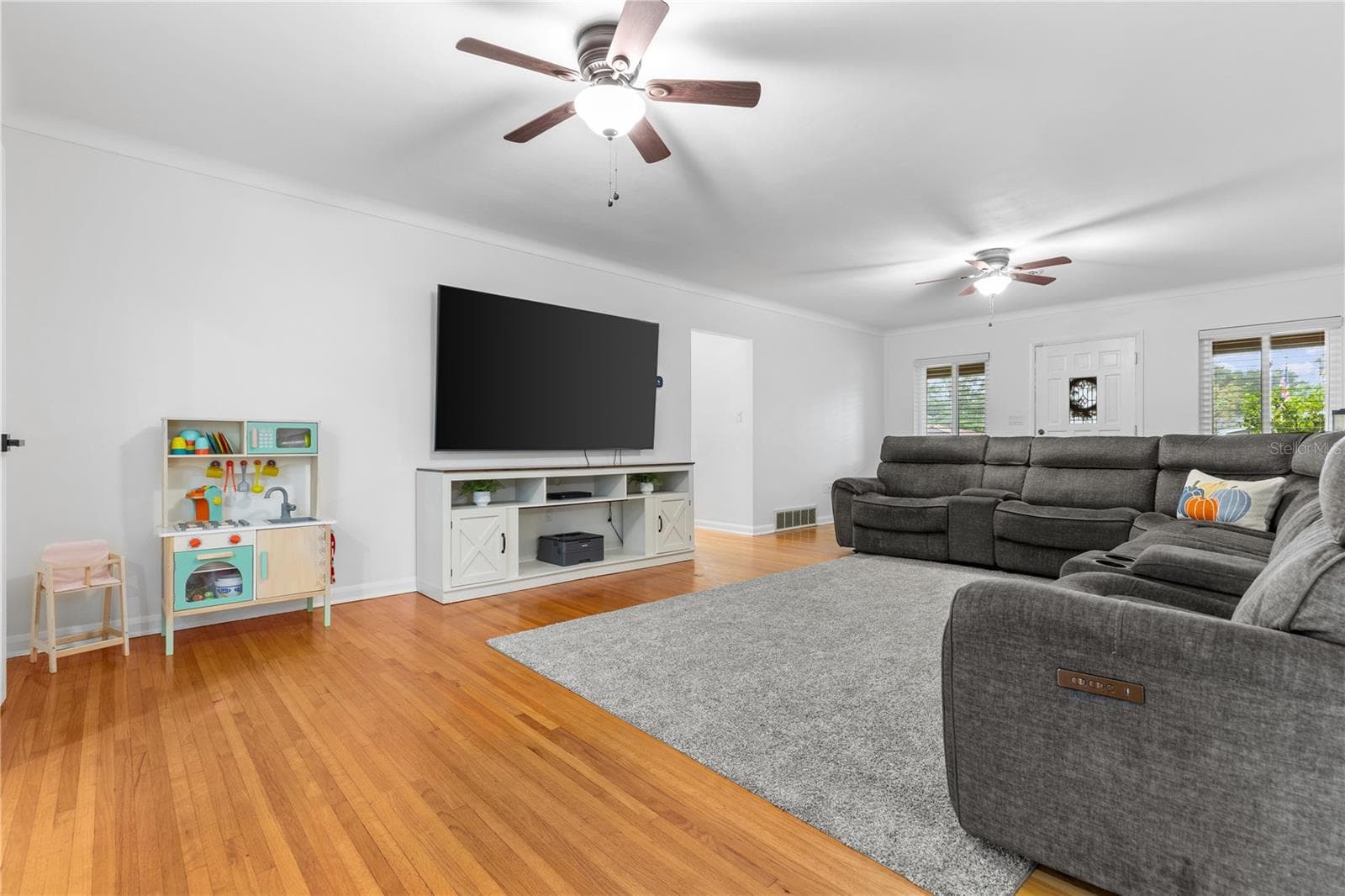 Living Room - 1324 WHITACRE DR, CLEARWATER