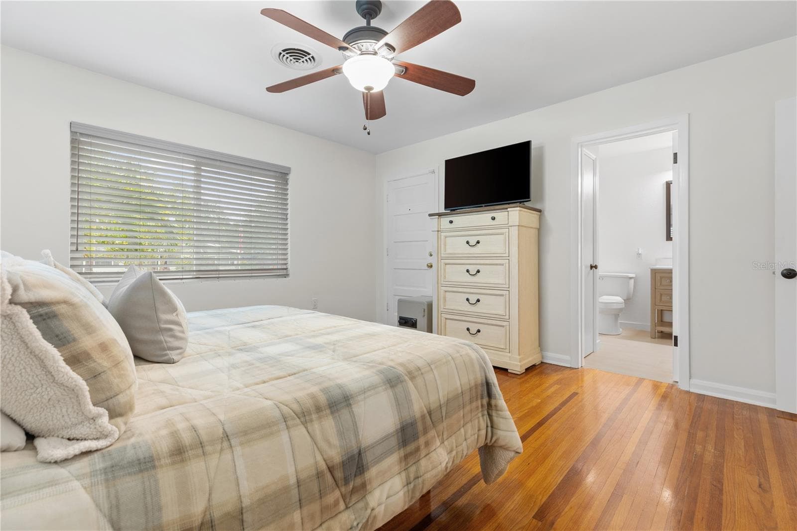 Master Bedroom - 1324 WHITACRE DR, CLEARWATER