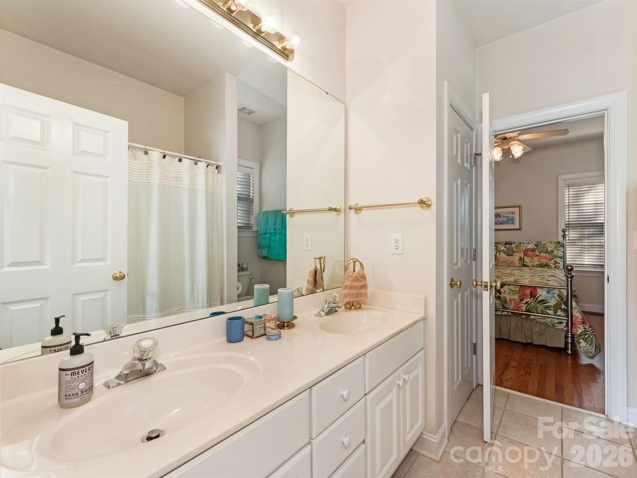 Secondary full bath - 714 Corinthian Place, Charlotte