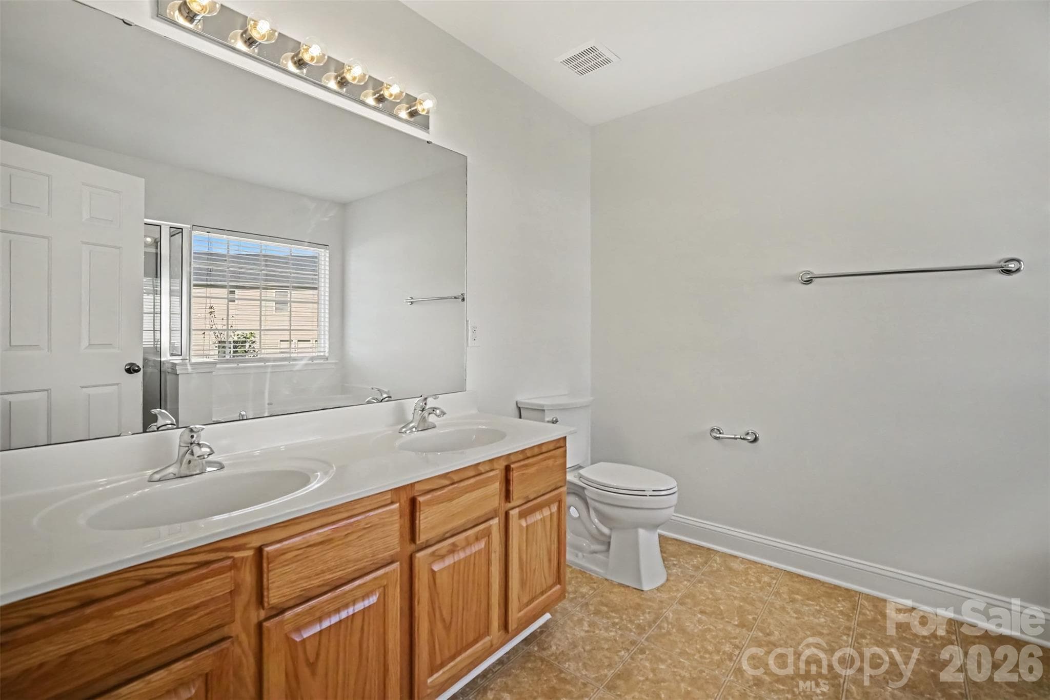 Single Family Residence at 10033 Markus Drive, Mint Hill, photo 10 of 40