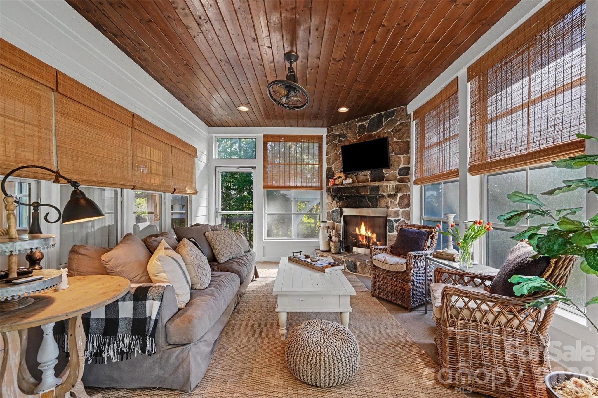 Single Family Residence at 14438 Beatties Ford Road, Huntersville, photo 6 of 37