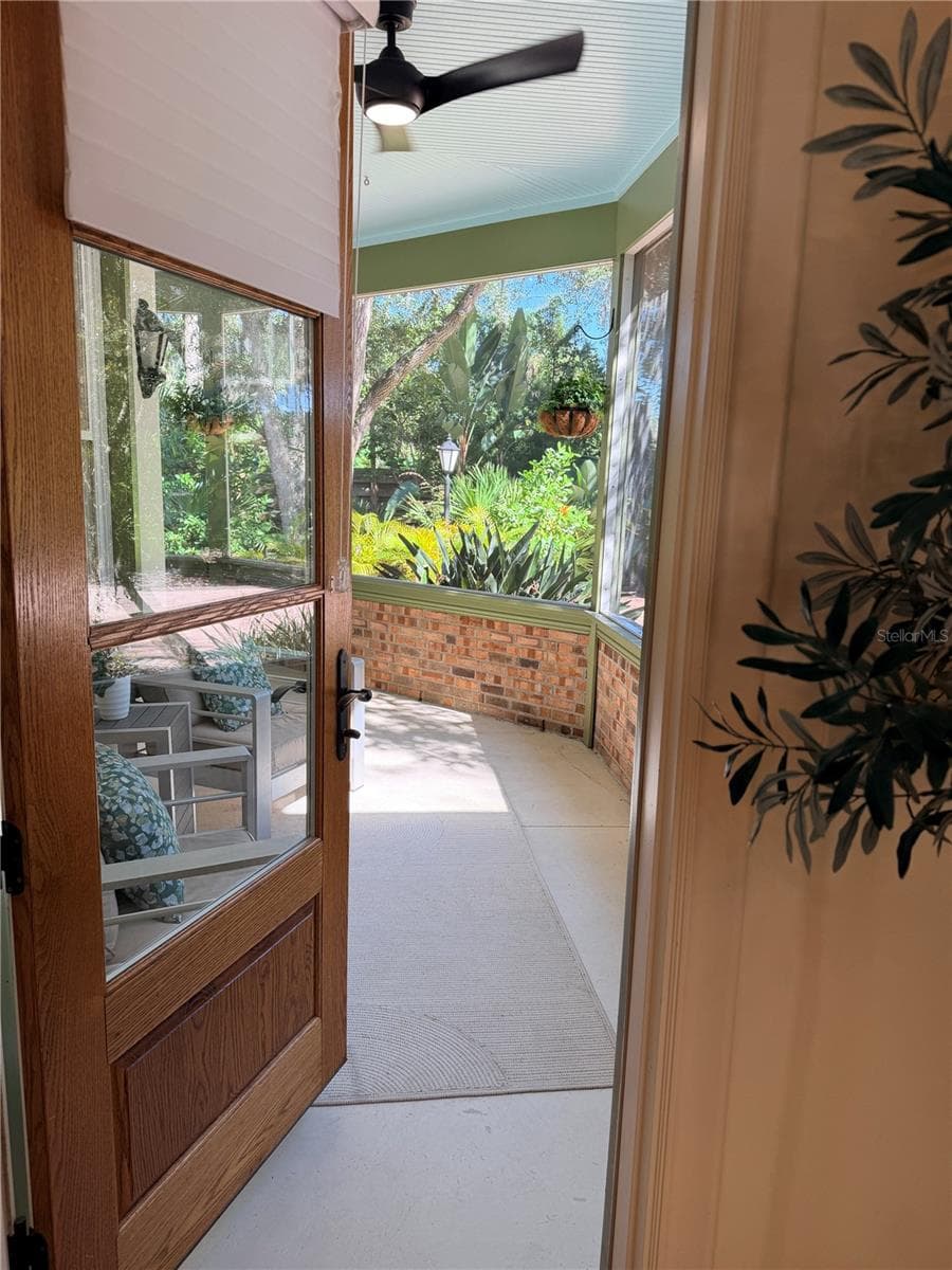 fully screened front porch - 5903 RIVER FOREST CIR, BRADENTON