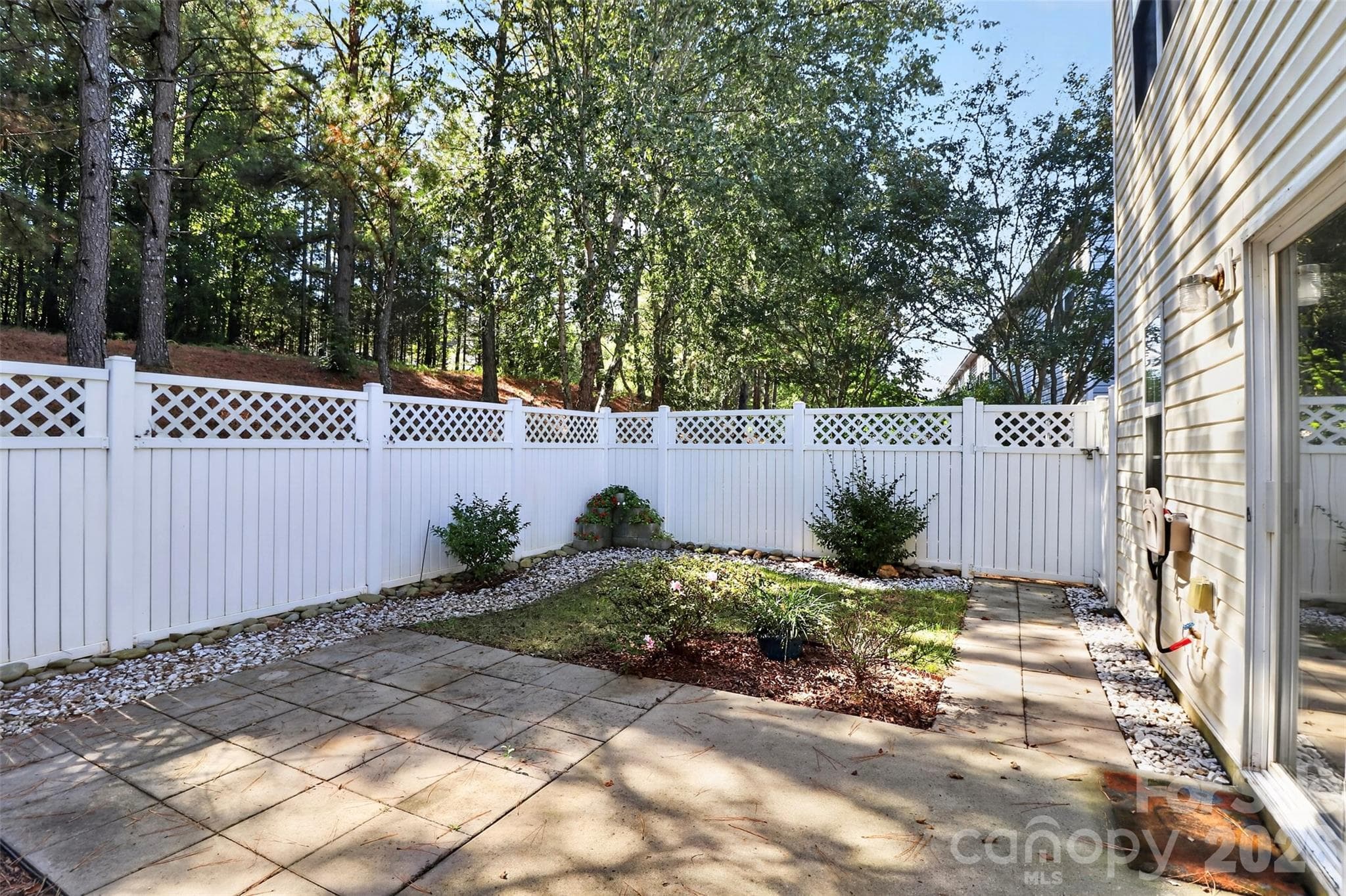 Townhouse at 16931 Greenlawn Hills Court, Charlotte, photo 30 of 34