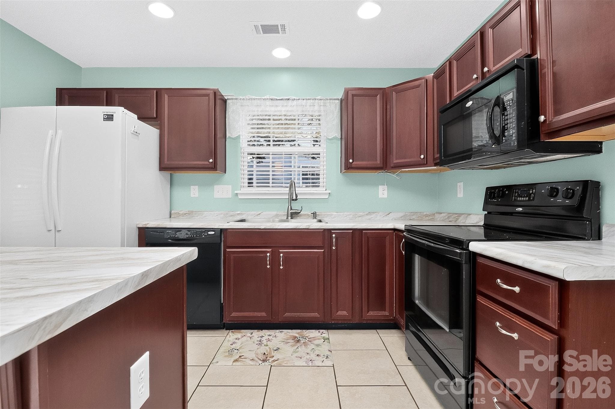 Townhouse at 16931 Greenlawn Hills Court, Charlotte, photo 6 of 34