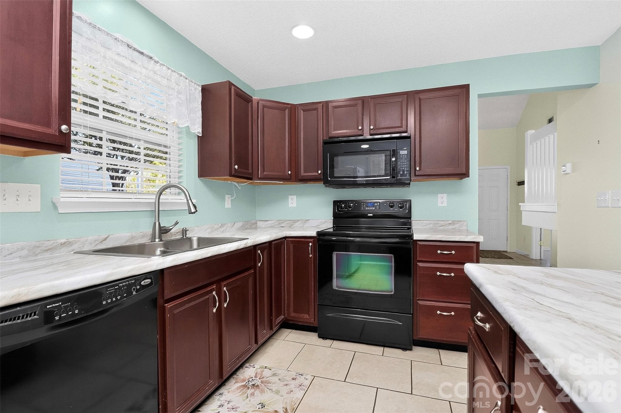 Townhouse at 16931 Greenlawn Hills Court, Charlotte, photo 5 of 34
