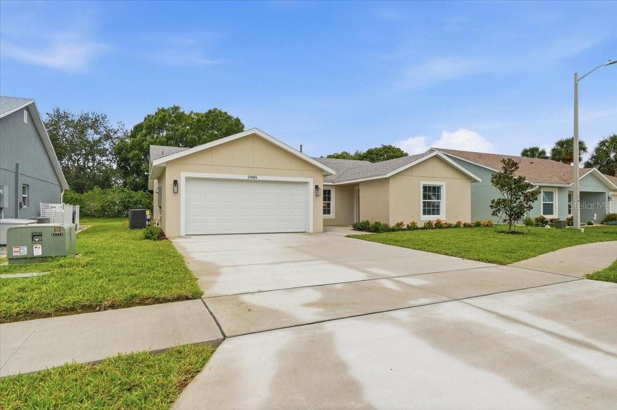 Single Family Residence at 5909 CORMORANT CT, LAKELAND, photo 2 of 15