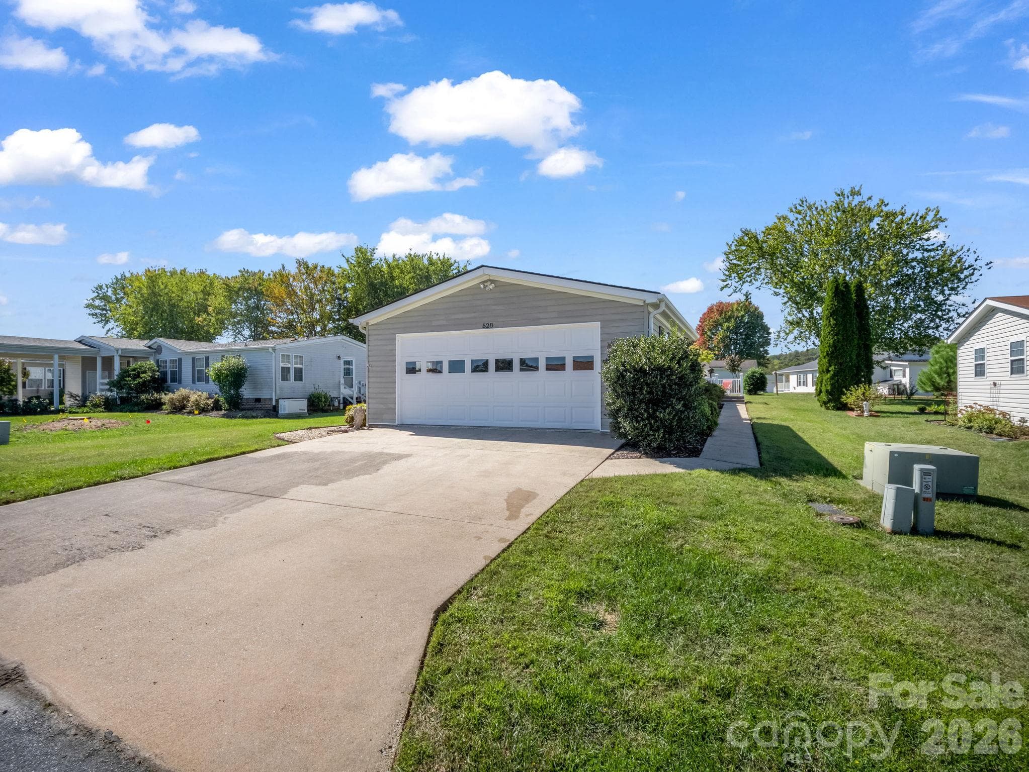 Single Family Residence at 528 Riverwind Drive, Hendersonville, photo 7 of 46