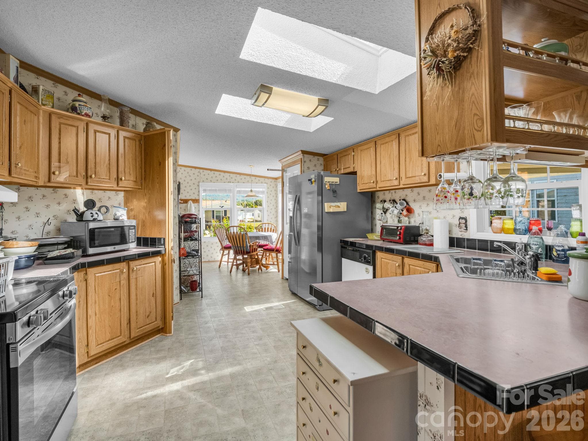 Single Family Residence at 528 Riverwind Drive, Hendersonville, photo 17 of 46
