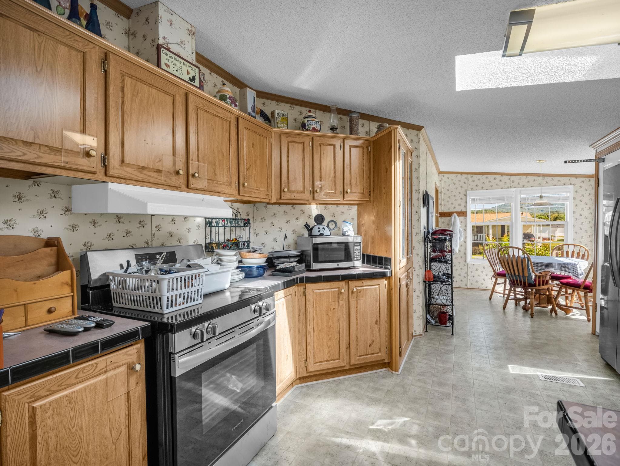 Single Family Residence at 528 Riverwind Drive, Hendersonville, photo 18 of 46