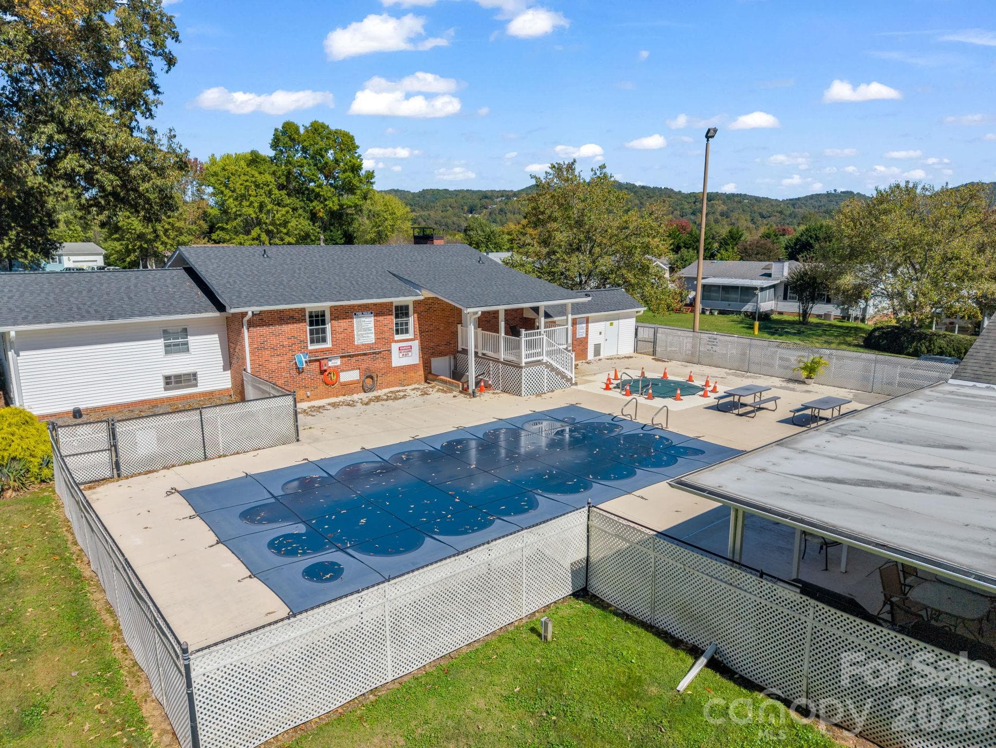 Single Family Residence at 528 Riverwind Drive, Hendersonville, photo 42 of 46