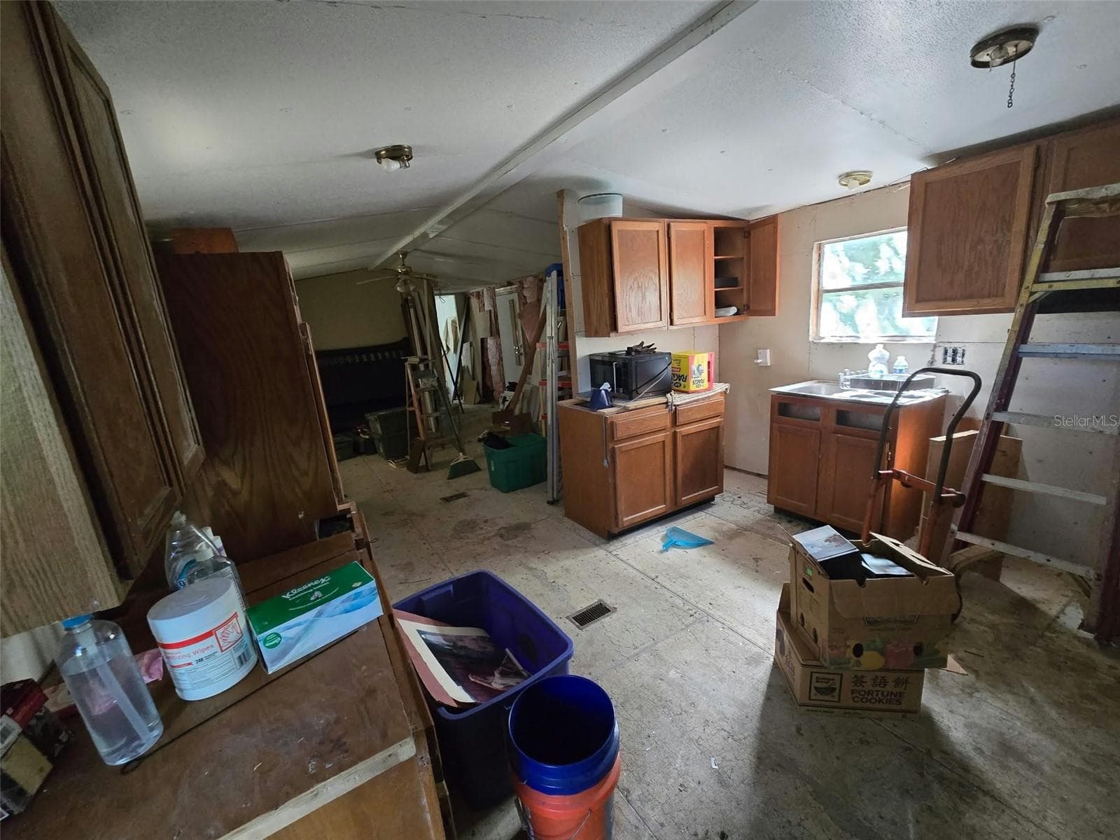 Manufactured Home at 251 TARPON BLVD, PALATKA, photo 2 of 6